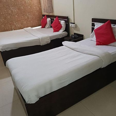 Hotel Mahati Индаур Экстерьер фото