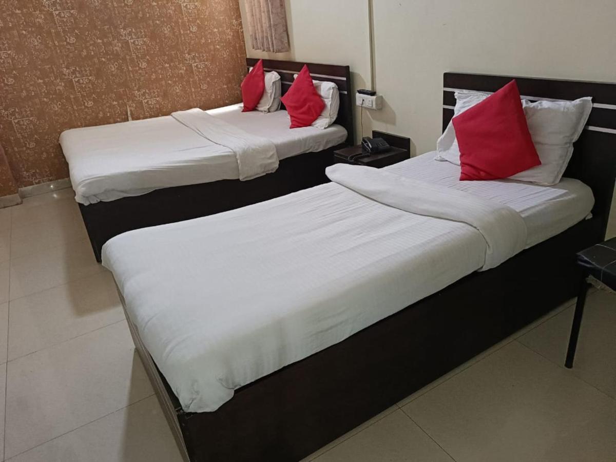 Hotel Mahati Индаур Экстерьер фото
